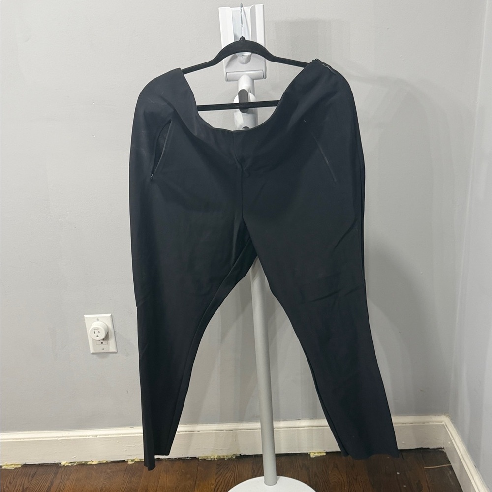 Woman’s stretch Banana Republic Black Pants with side zipper